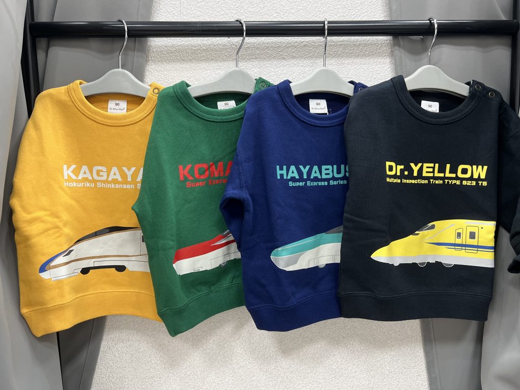 新幹線コラボトレーナー入荷❣️